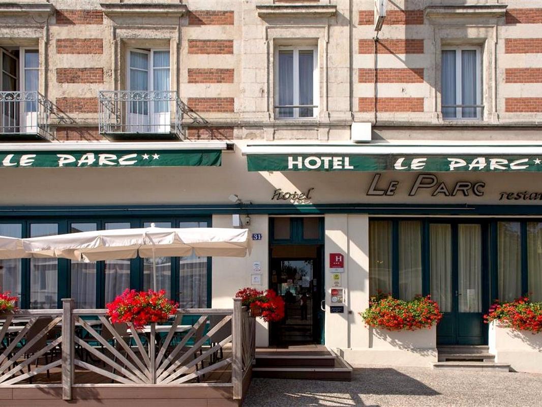 Hotel Restaurant Le Parc Moulins  Eksteriør bilde