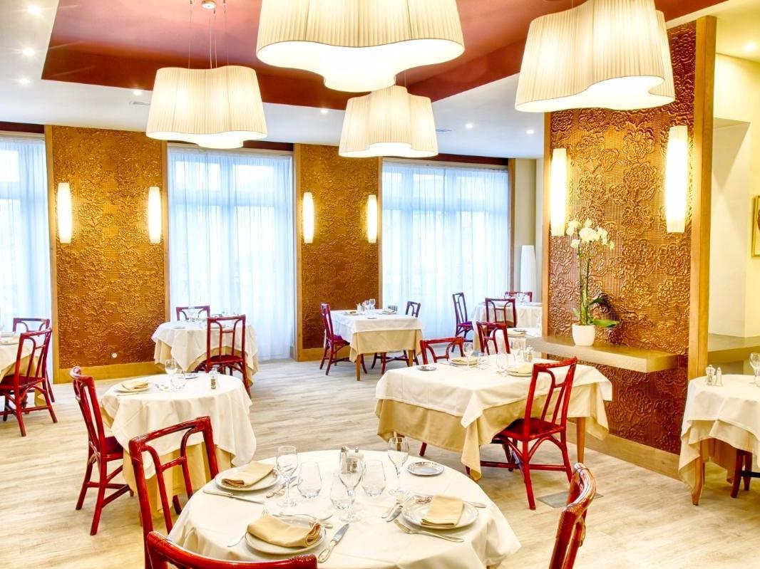Hotel Restaurant Le Parc Moulins  Eksteriør bilde