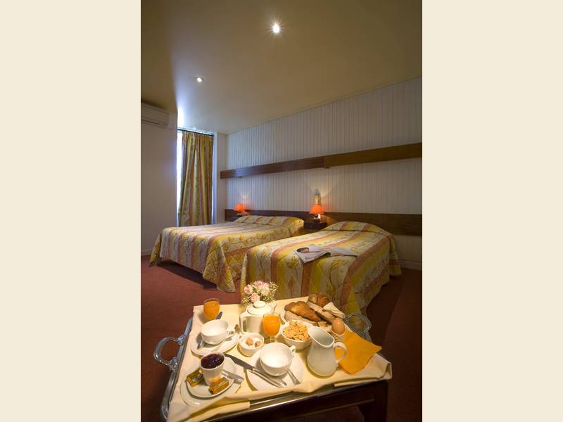 Hotel Restaurant Le Parc Moulins  Eksteriør bilde