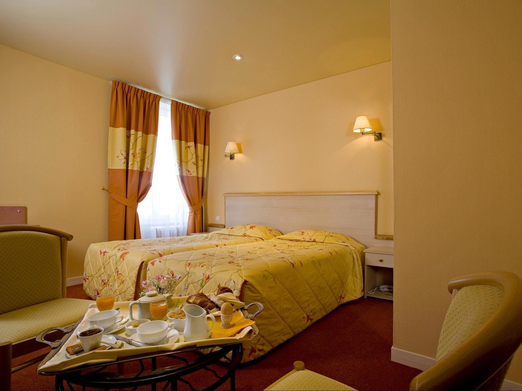 Hotel Restaurant Le Parc Moulins  Eksteriør bilde