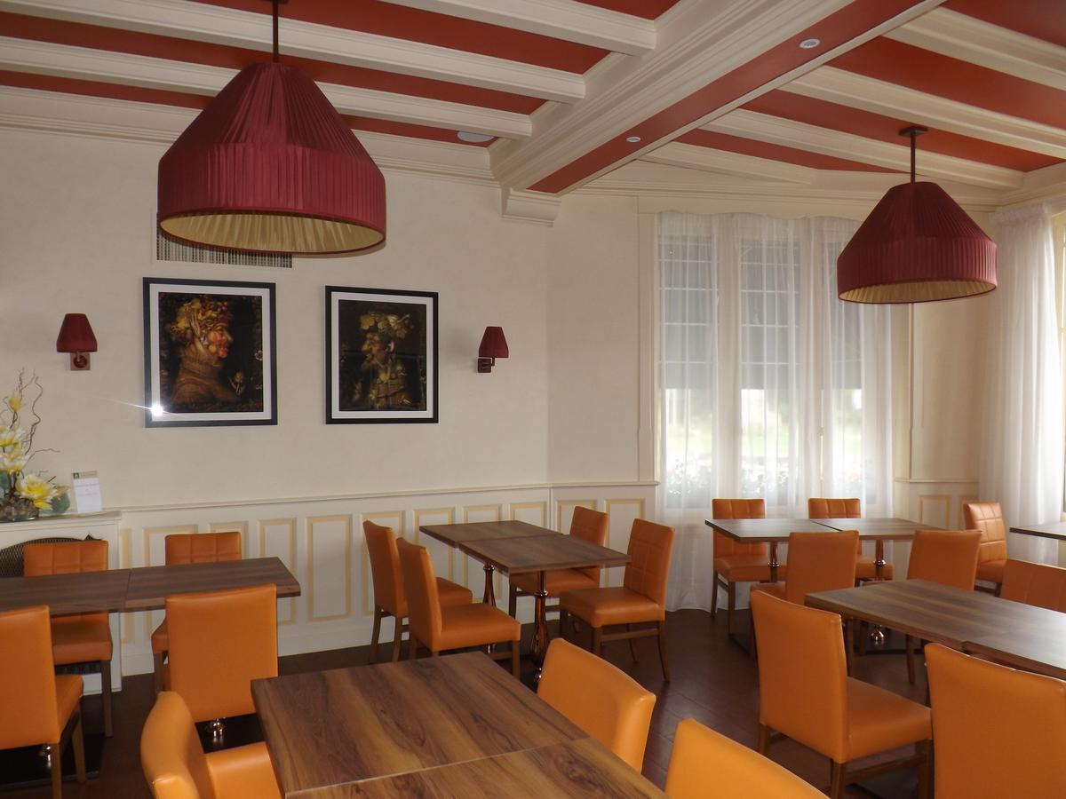 Hotel Restaurant Le Parc Moulins  Eksteriør bilde